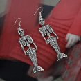 thumbnail image 5 of Pendientes colgantes con dije de calavera de sirena y huesos de esqueleto humano vintage chapados en plata, 5 of 5
