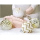 thumbnail image 2 of 30 Uds. Adornos de bolas de Navidad, adornos colgantes de boda festivos inastillables pintados en oro y blanco de 60MM decoración de árbol de Navidad brillar Electrónica, 2 of 5