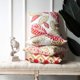 thumbnail image 4 of Juego de 4 fundas de cojín decorativas amarillas y rojas de la nueva serie Living, 18 x 18 pulgadas Feliz Sencillez, 4 of 4