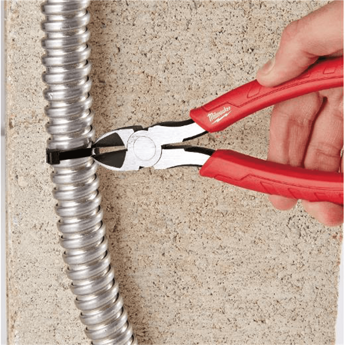 MILWAUKEE ELEC TOOL Diagonal Cutting Pliers, 7-In. 48-22-6107