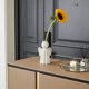 thumbnail image 5 of Jarrón de cerámica para arreglos florales | Jarrón decorativo liso | Elemento decorativo para interiores | Centro de mesa para sala de estar, dormitorio u oficina, 5 of 6