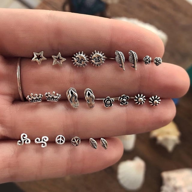 Fiudx Juego de Pendientes Estilo Bohemio Punk con Diseño de Flor Hueca y Hoja de Sol, Paquete Variado de 11 Pares, Accesorio de Moda para Uso Diario, Ligero y Cómodo.