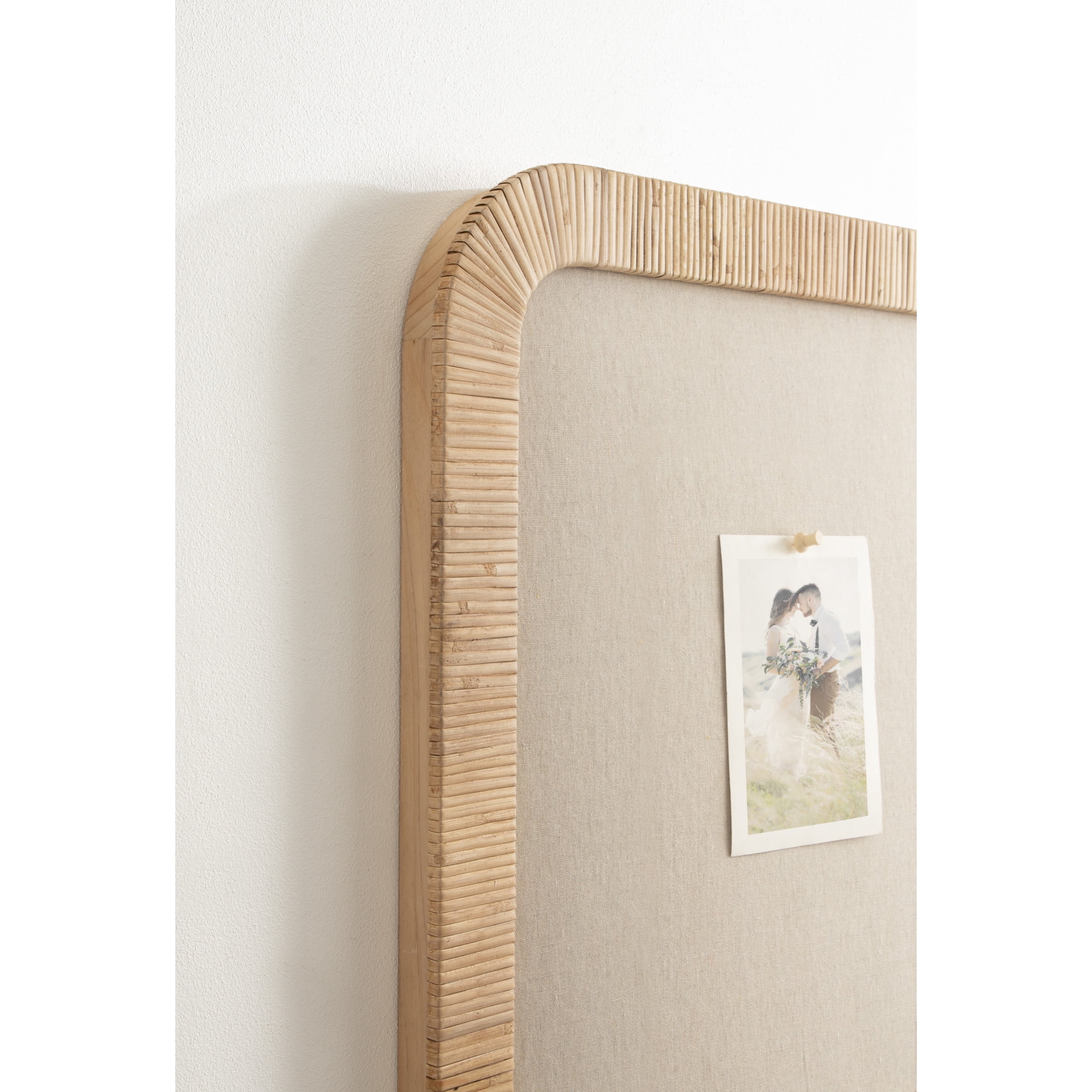 Kate and Laurel Rahfy Modern Rattan Framed Wall Pinboard, 20 x 30, Natural Rattan, Boho Rounded Rectangle Bulletin Board for Use as Motivational Vision Board or Wall Organizer