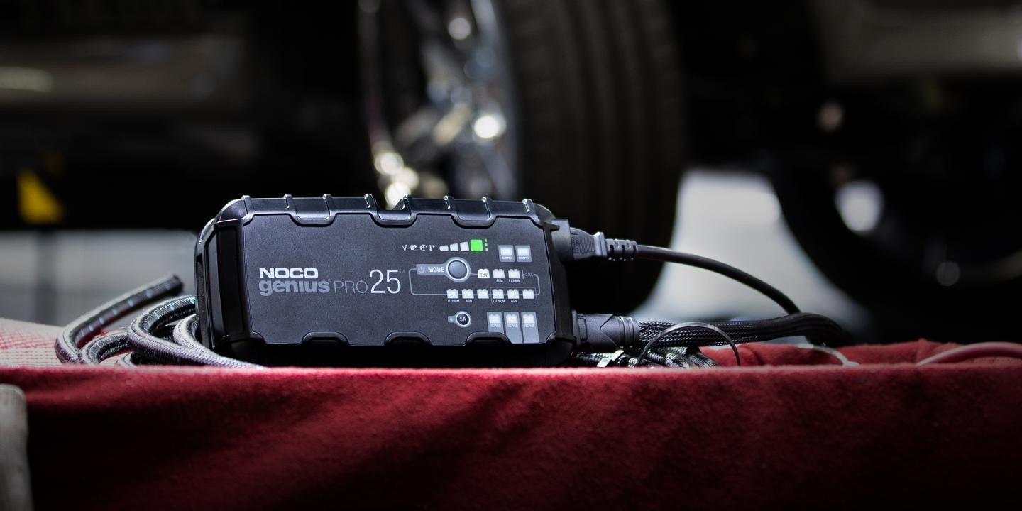 NOCO GENIUSPRO25, chargeur de batterie de voiture intelligent 25 A, chargeur automobile portable 6 V, 12 V et 24 V, mainteneur de batterie, chargeur d'entretien et désulfateur pour batteries AGM, lith