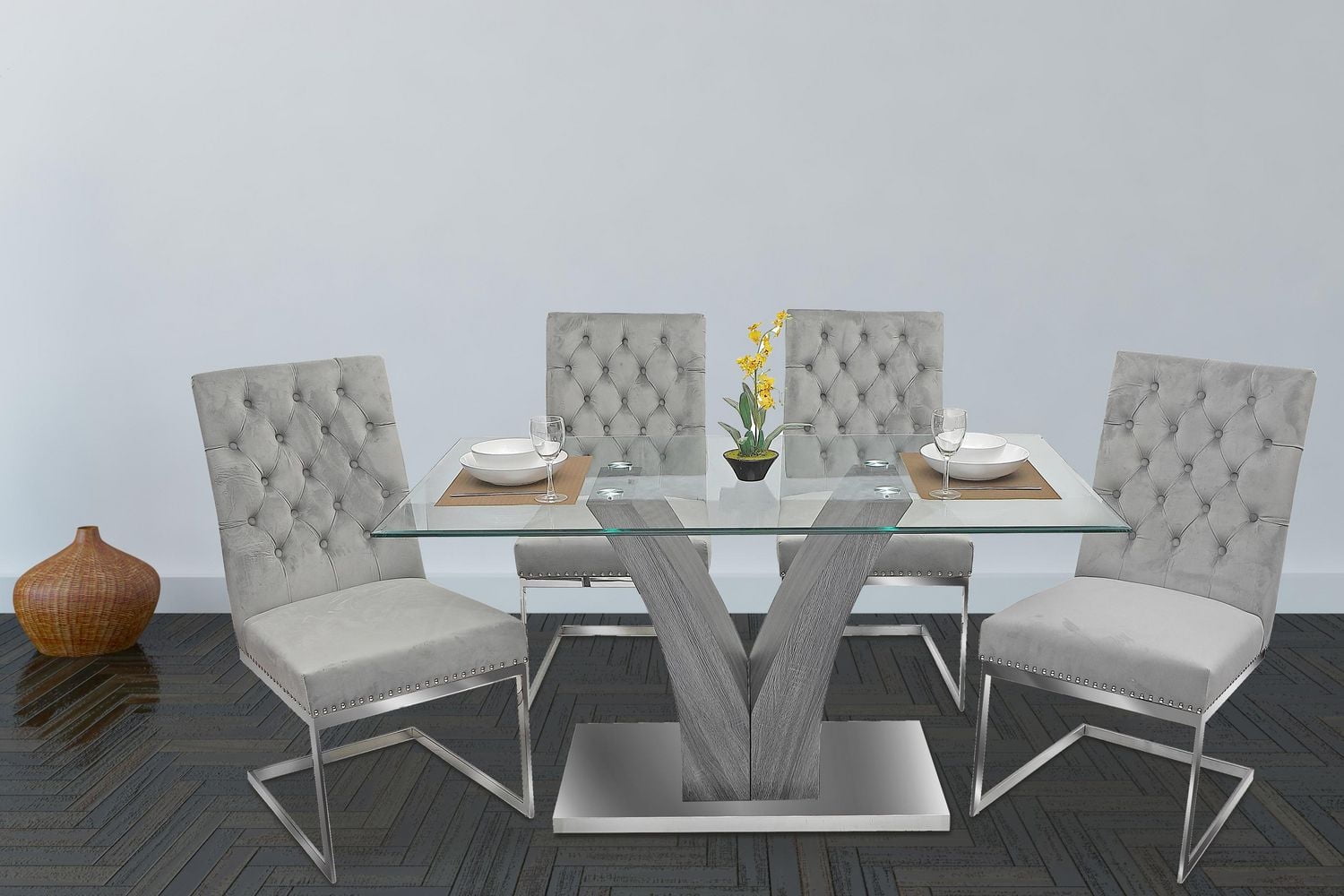 K-Living Shelly Ensemble de salle à manger 5 pièces avec plateau en verre trempé et table de base chromée avec chaises en velours gris (1 table et 4 chaises)