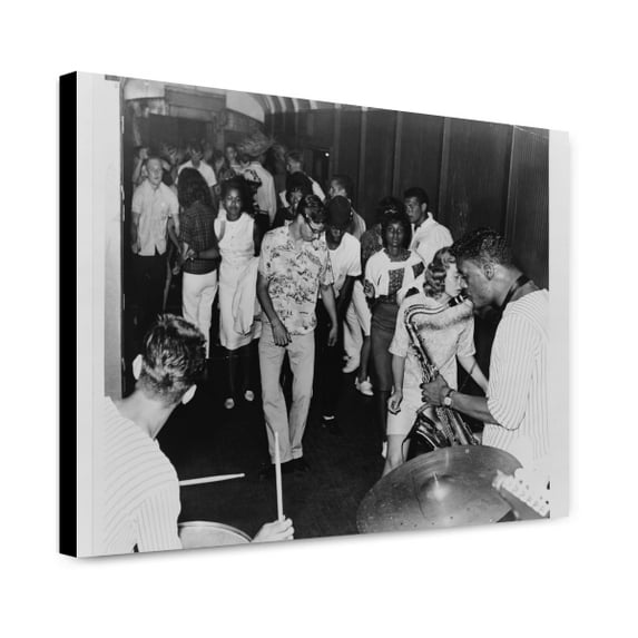 Canvas Print: Riverheart High School To Montauk - Doing The Twist In The Baggage