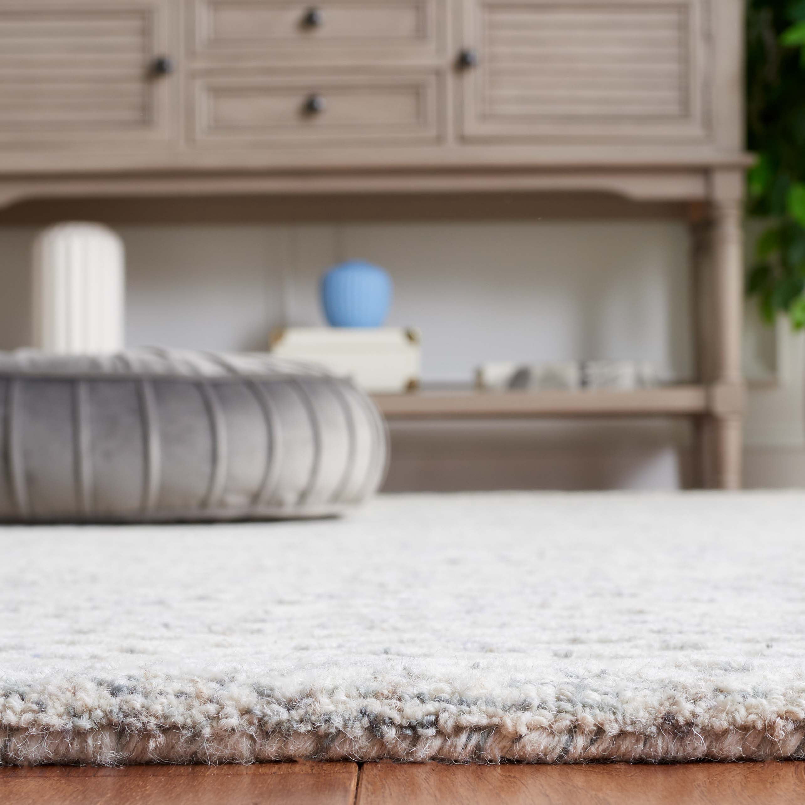 SAFAVIEH Ebony Abagail Diamond Area Rug, Grey/Ivory, 6' x 9'