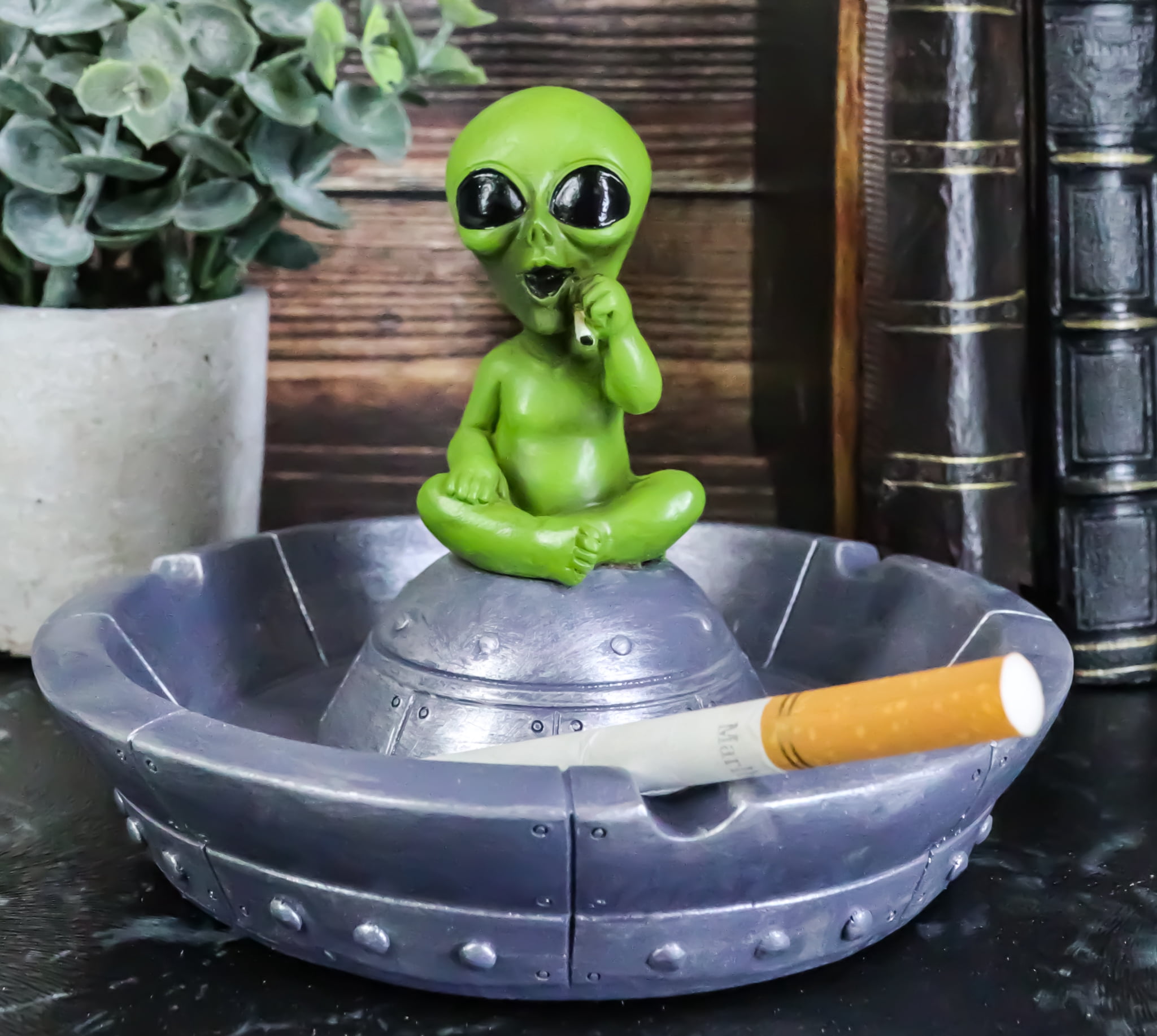 Flying Saucer Spaceship UFO Green ET Roswell Alien Smoking Cigarette  Ashtray - Walmart.com