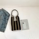 thumbnail image 3 of Bolsos de mano para mujer Bolsos de compras tejidos de punto con rayas en contraste (marrón), 3 of 6