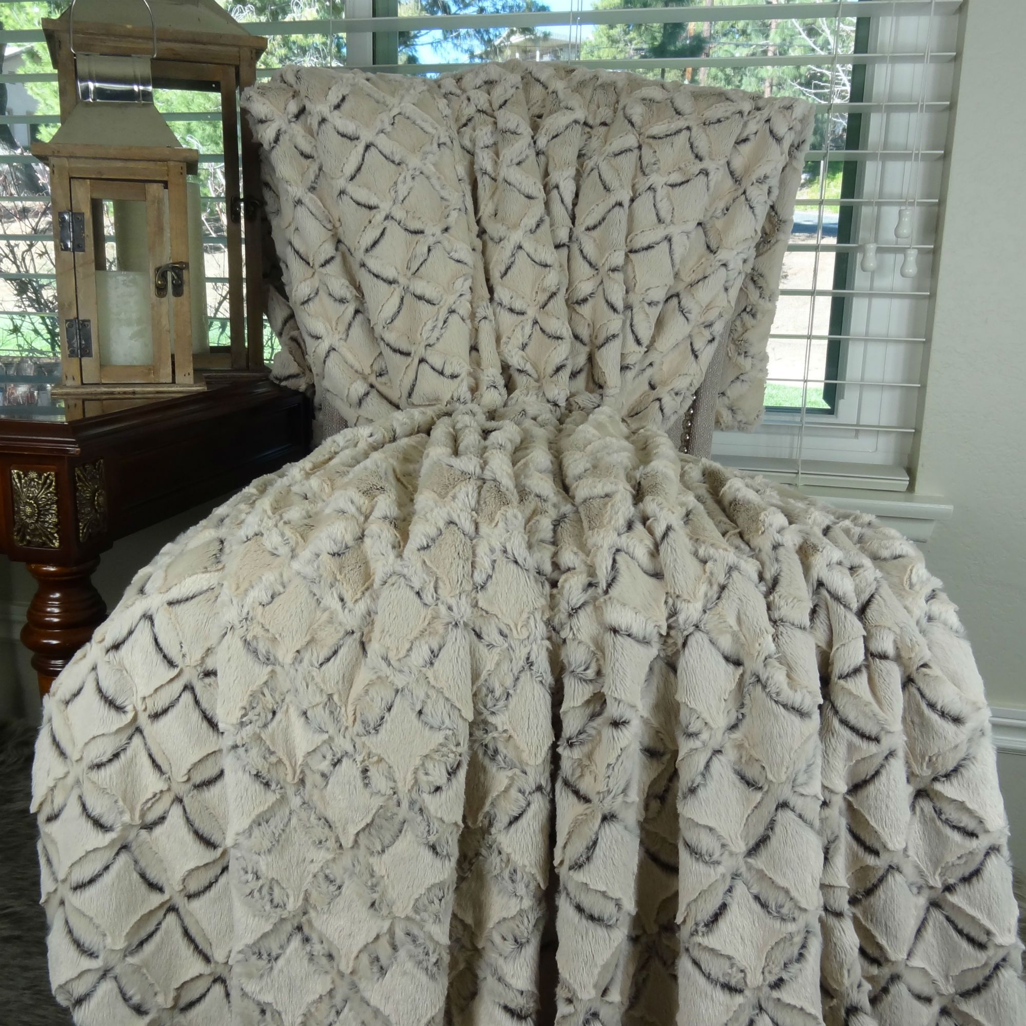 Thomas Collection Light Weight Ivory Beige Double Sided Throw Blanket 16433