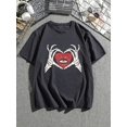 thumbnail image 4 of Heart Love Skeleton Hands Camisetas de cuello redondo, camisetas gráficas causales, camisetas de manga corta, ropa de verano para hombres, 4 of 4