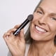 thumbnail image 5 of Brocha de maquillaje Saie The Fluffy Brush Soft, vegana, libre de crueldad animal, 5 of 6