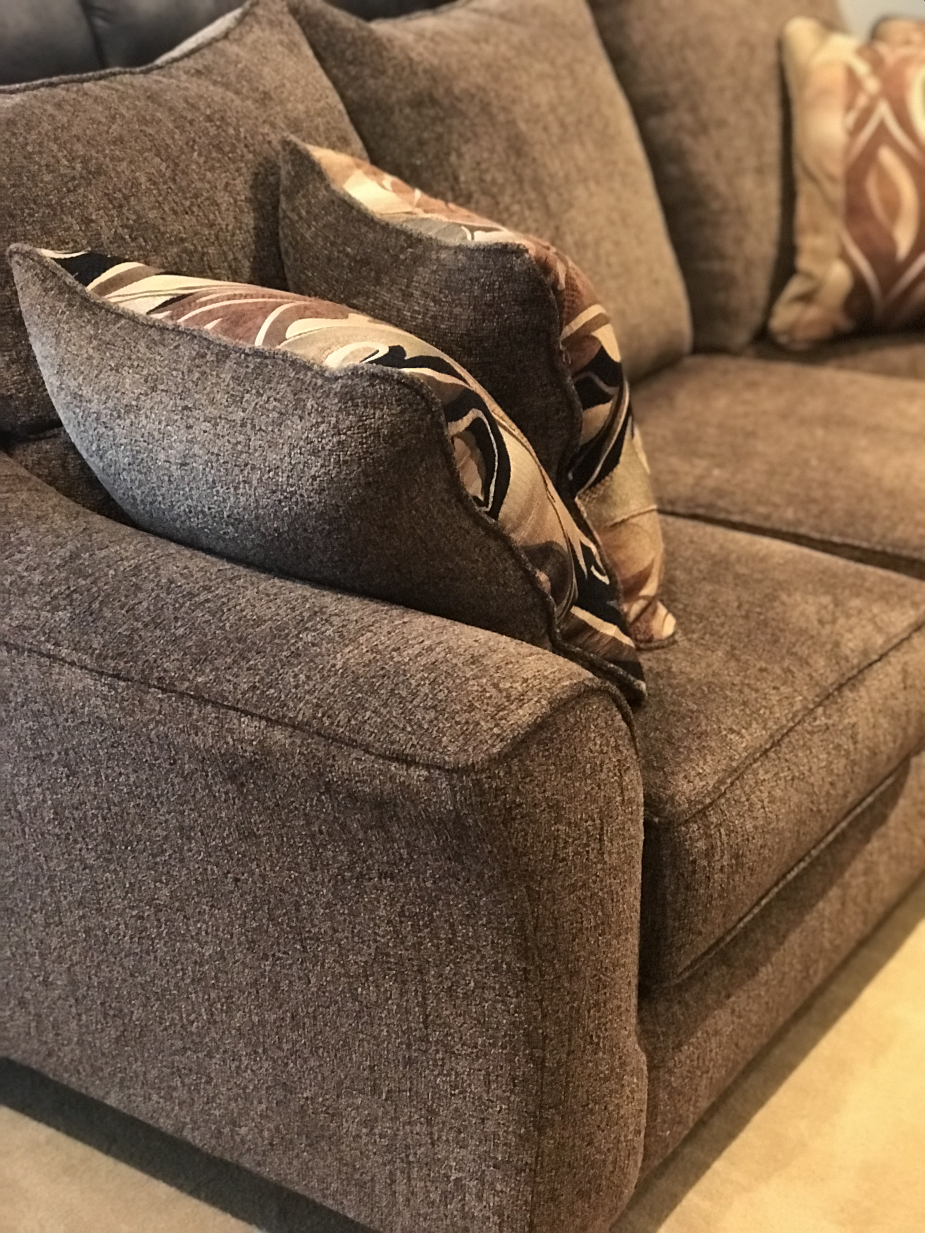 Roundhill Furniture Camero Fabric Pillowback Sofa
