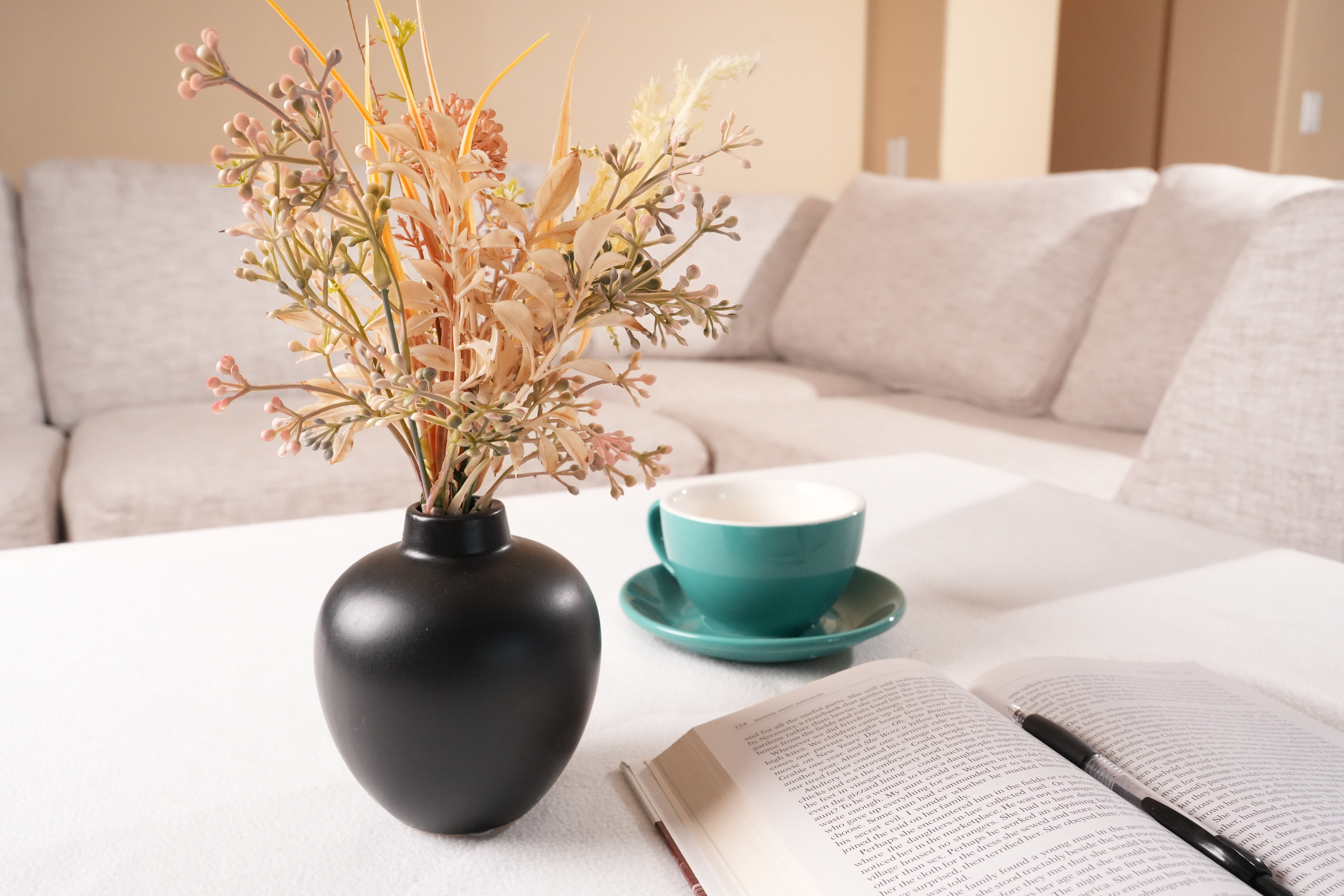 Home Decor Collection 13.3-inch Fall Leaves in Black Ceramic Vase – s Cozy Autumn Accent for Your Tabletop