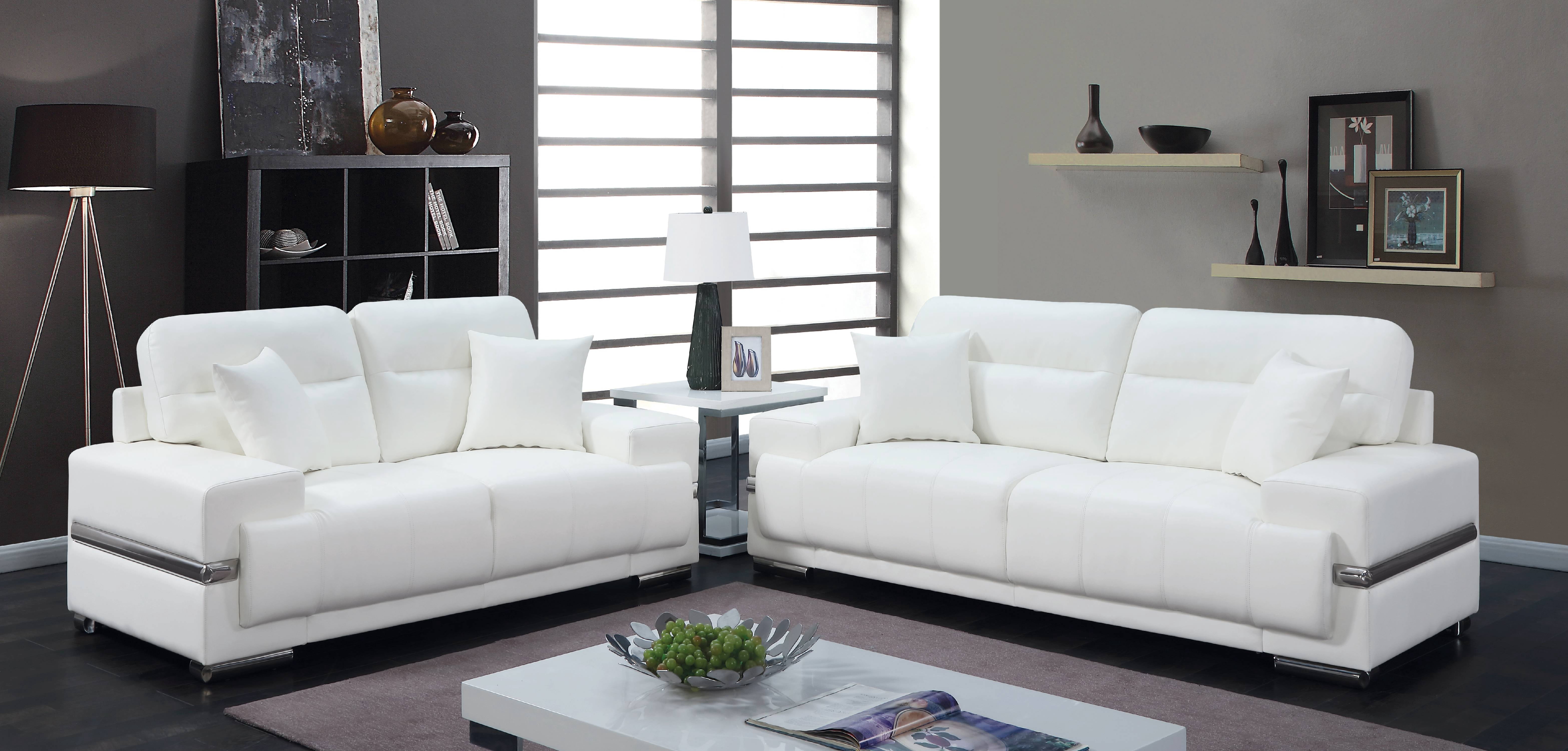 Furniture of America Contemporary Faux Leather Larcey Accent Chair, White