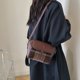 thumbnail image 3 of Bolso retro para mujer, invierno 2025, nuevo diseño de nicho, moderno bolso de hombro, sencillo bolso de mensajero de moda para mujer, 3 of 5