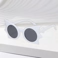 thumbnail image 4 of Gafas de sol con forma de murciélago, protección solar, estilo hip hop, estilo europeo, para mujer. Estilo F, 4 of 6