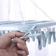 thumbnail image 2 of Tendedero de calcetines, tendedero colgante para ropa con 32 clips resistentes al viento, secador de calcetines de lencería plegable para calcetines, ropa interior, 2 of 5