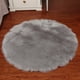 thumbnail image 1 of Alfombra de felpa de piel de oveja sedosa y esponjosa sintética, redonda, de piel sintética (4 pies de diámetro, gris) Adepaton CJWUS-3337, 1 of 6