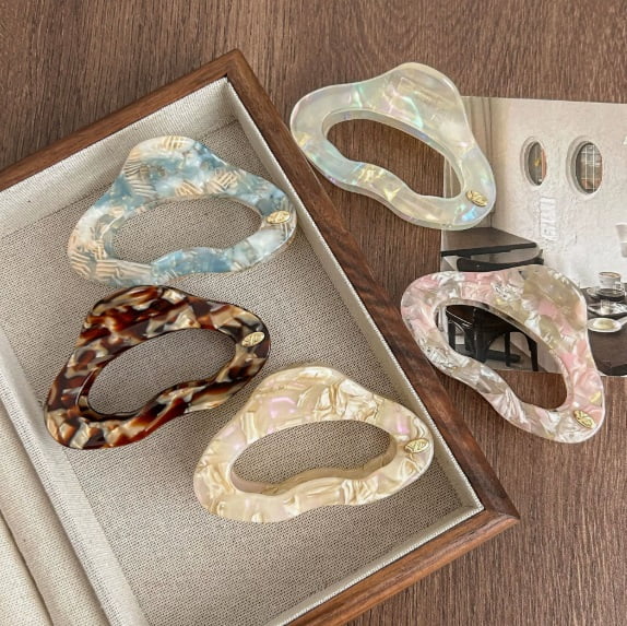 Stylish Medium Acetate Shark Clip - Strong Grip for All Hair Types, Perfect for Everyday Use and Special Occasions