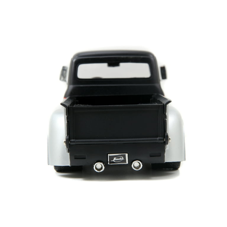 Just Trucks 1:24 Scale Die Cast Vehicle 1956 Ford F100 Pick