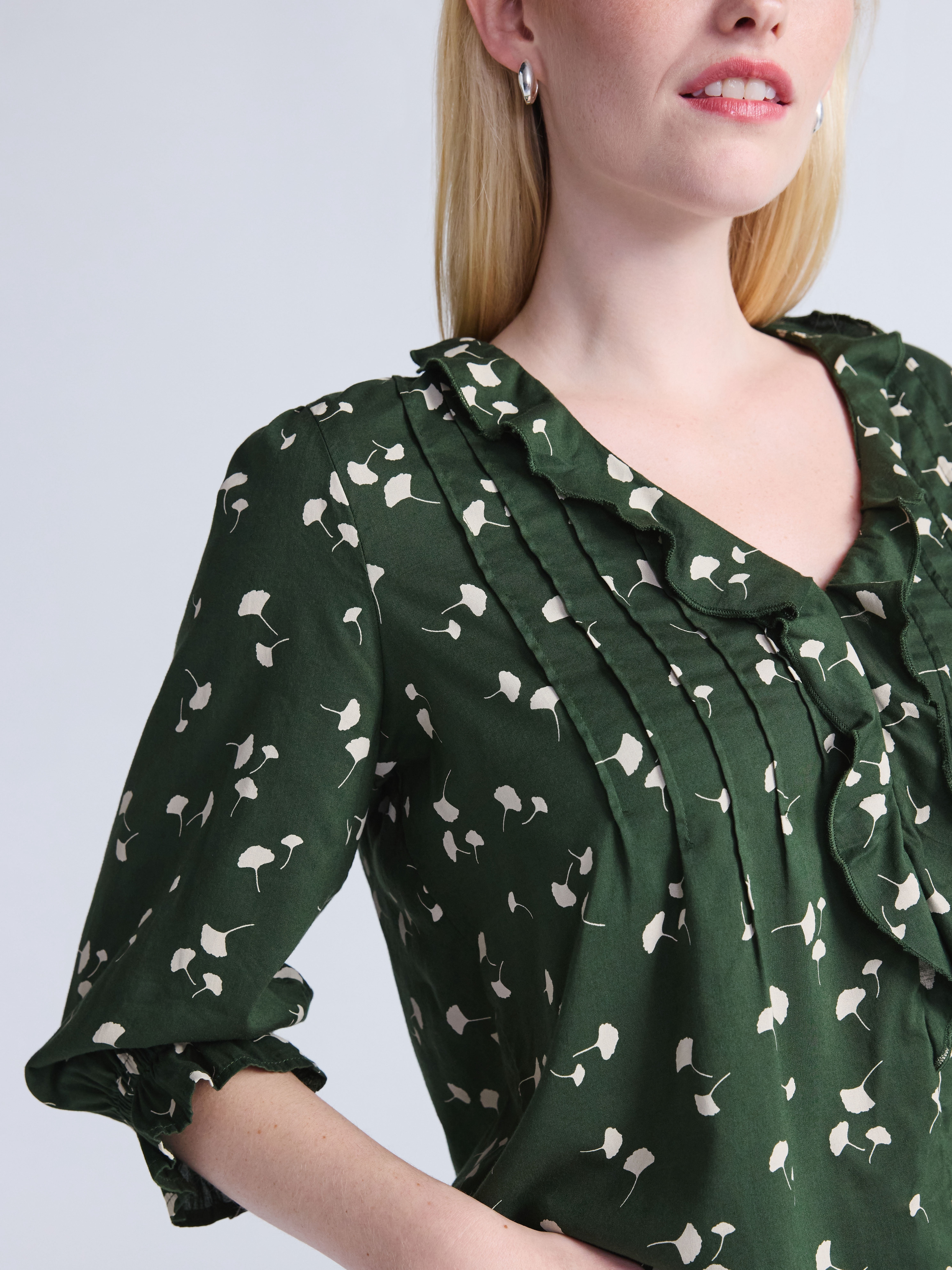 Time and Tru Women's Ruffle Neck Blouse with 3/4-Length Sleeves, Sizes XS-XXXL