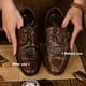 thumbnail image 5 of Kit de limpieza de zapatos de cuero Henviro, juego de 12 piezas, 5 of 6