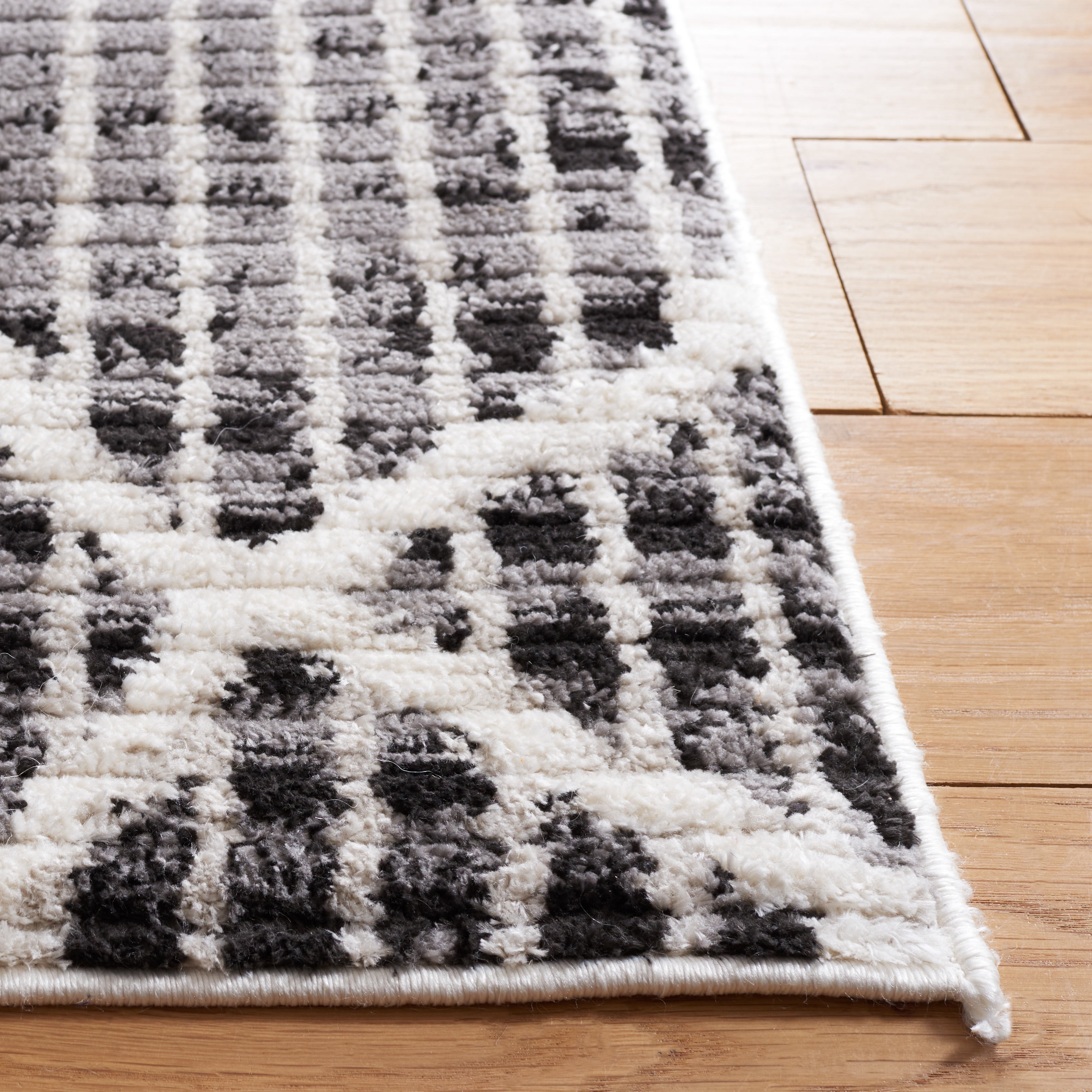 SAFAVIEH Marrakesh Nellie Geometric Polyester Area Rug, Charcoal/Ivory, 5'3" x 7'7"