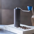 thumbnail image 2 of Injueey Molinillo de café Manual de 25G, molinillo de café, máquina de molienda de cuentas portátil ajustable para el hogar al aire libre, 2021 nuevo Juegos de servir café y té Azul Injueey HA006804-02B, 2 of 6
