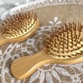 thumbnail image 3 of Peine de madera con cerdas de madera, cepillo para desenredar y peinar el cabello de mujer, 3 of 5