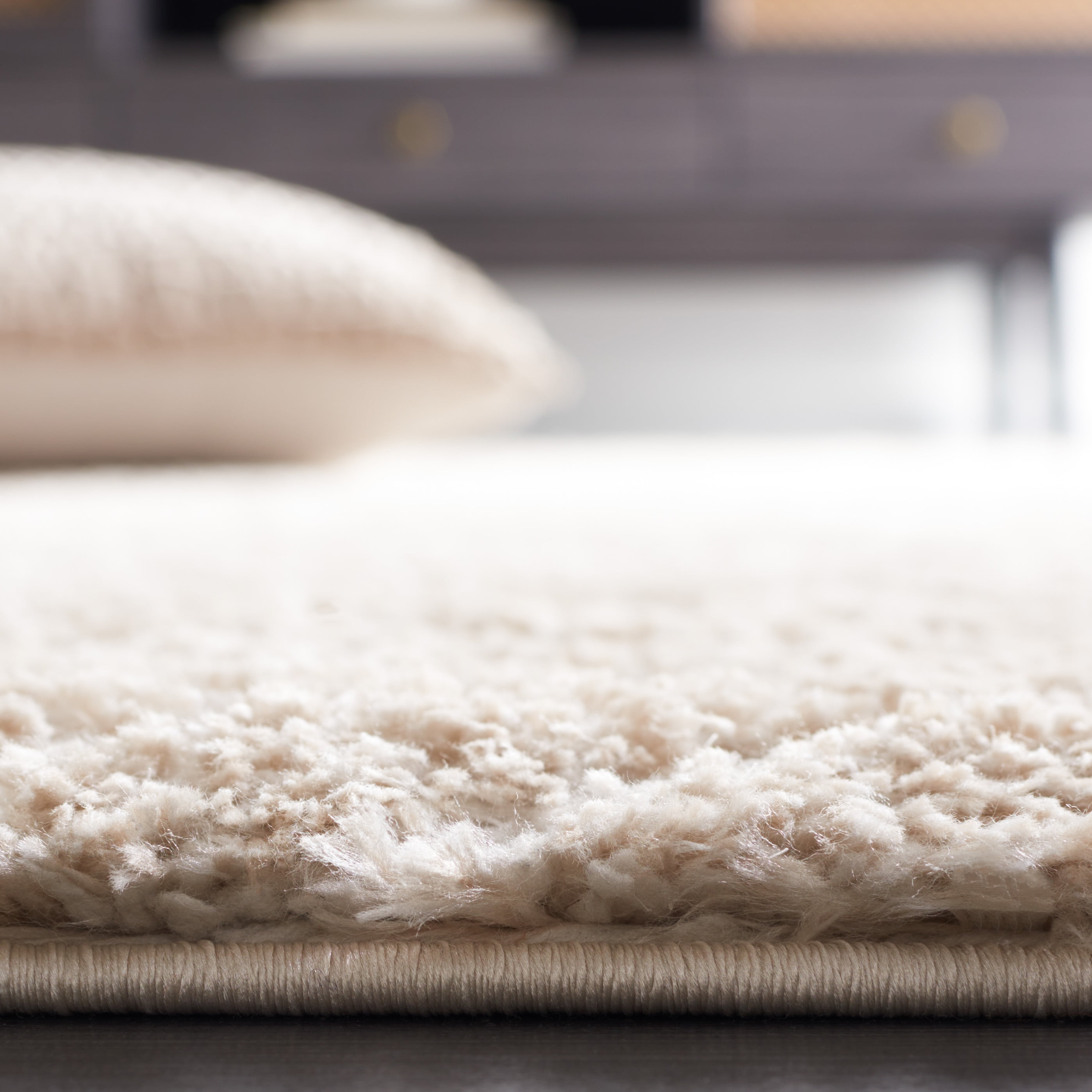 SAFAVIEH Tahoe Ainsley Geometric Shag Area Rug, Beige, 4' x 6'
