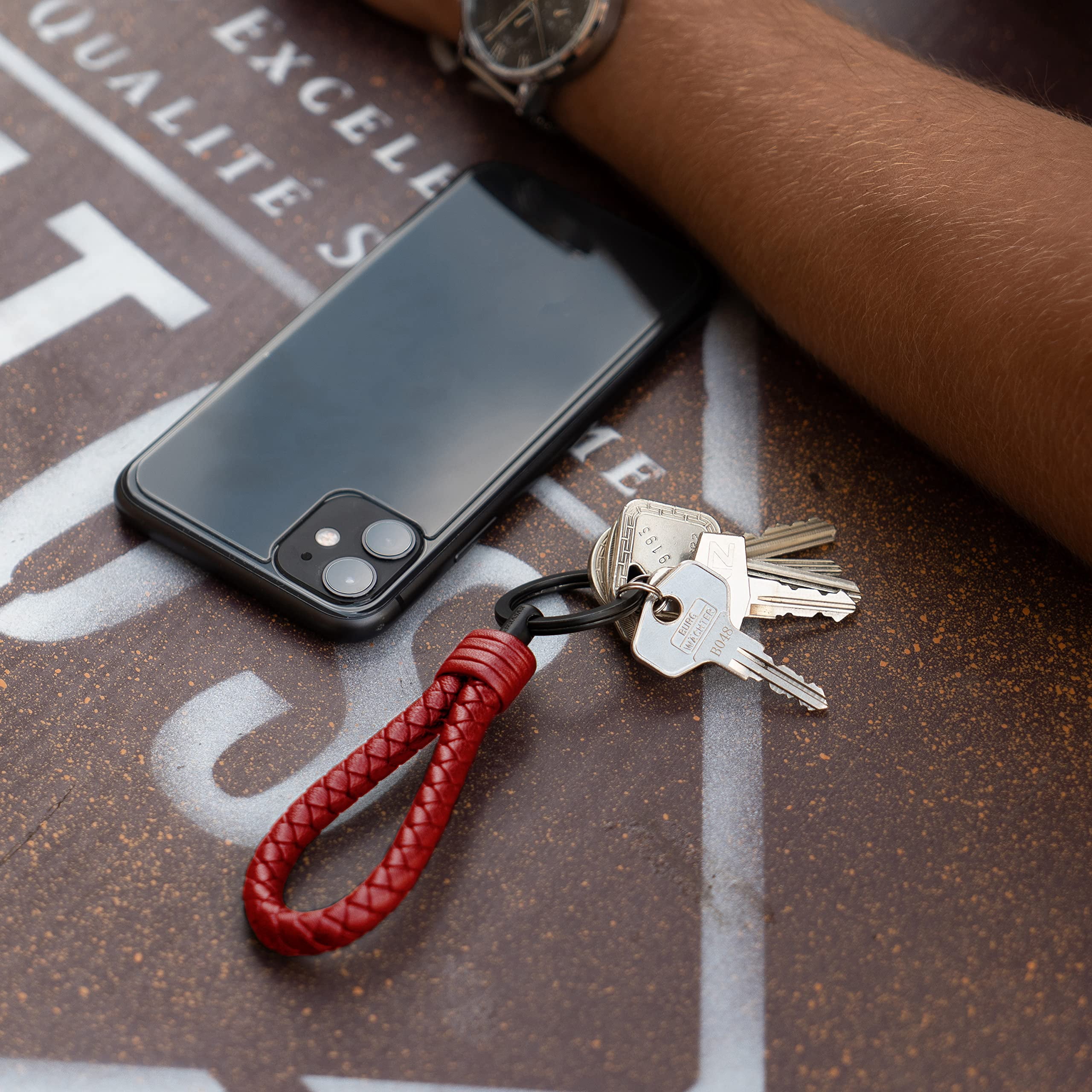 SERASAR Leather Key Holder [Strong] Red, Key Chains for Car Keys Keyrings