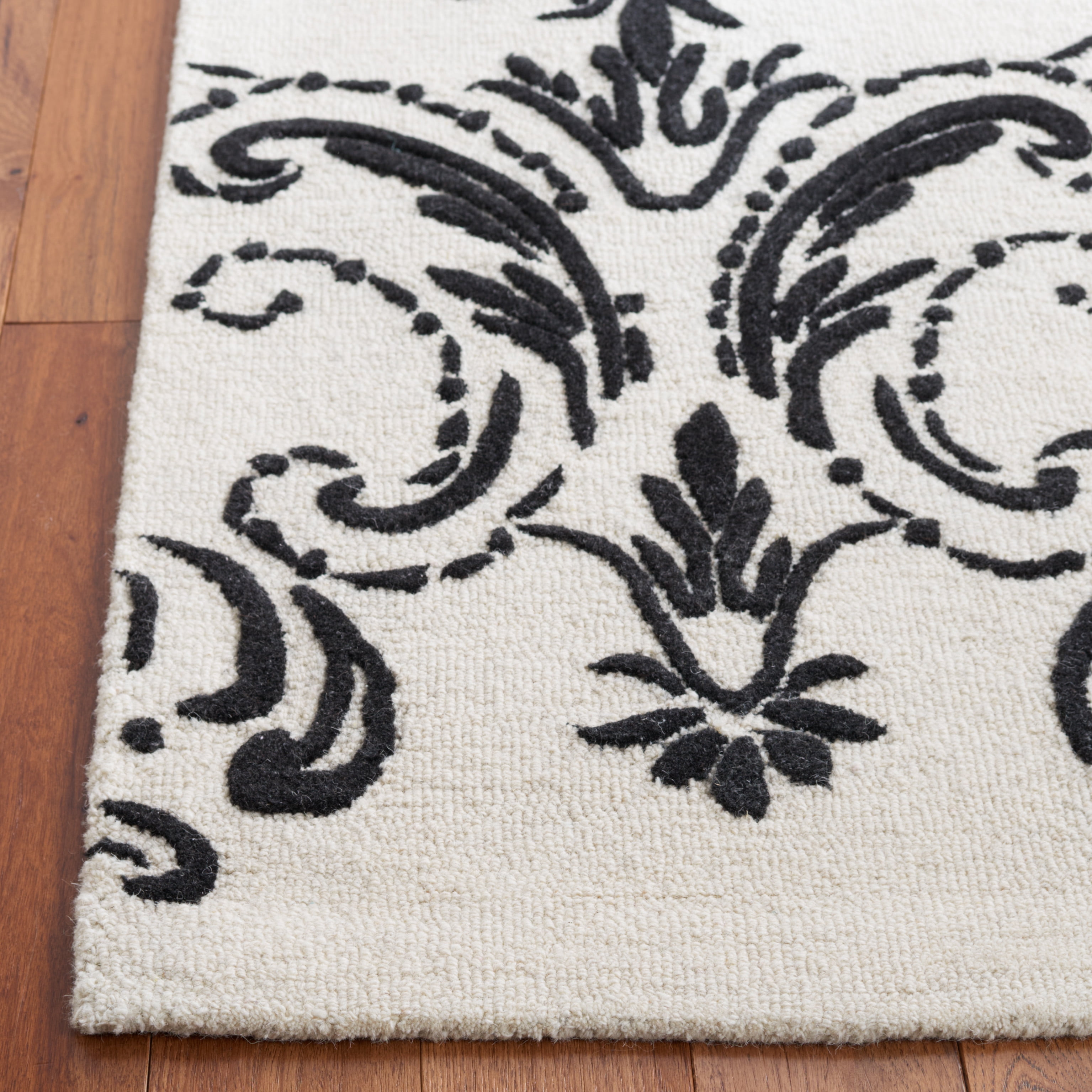 SAFAVIEH Jardin Salome Leaves Area Rug, Ivory/Black, 4' x 6'