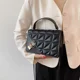 thumbnail image 5 of Bolso Bandolera De Un Hombro Beilisi Con Cadena De Metal Para Mujer Color Negro, 5 of 8