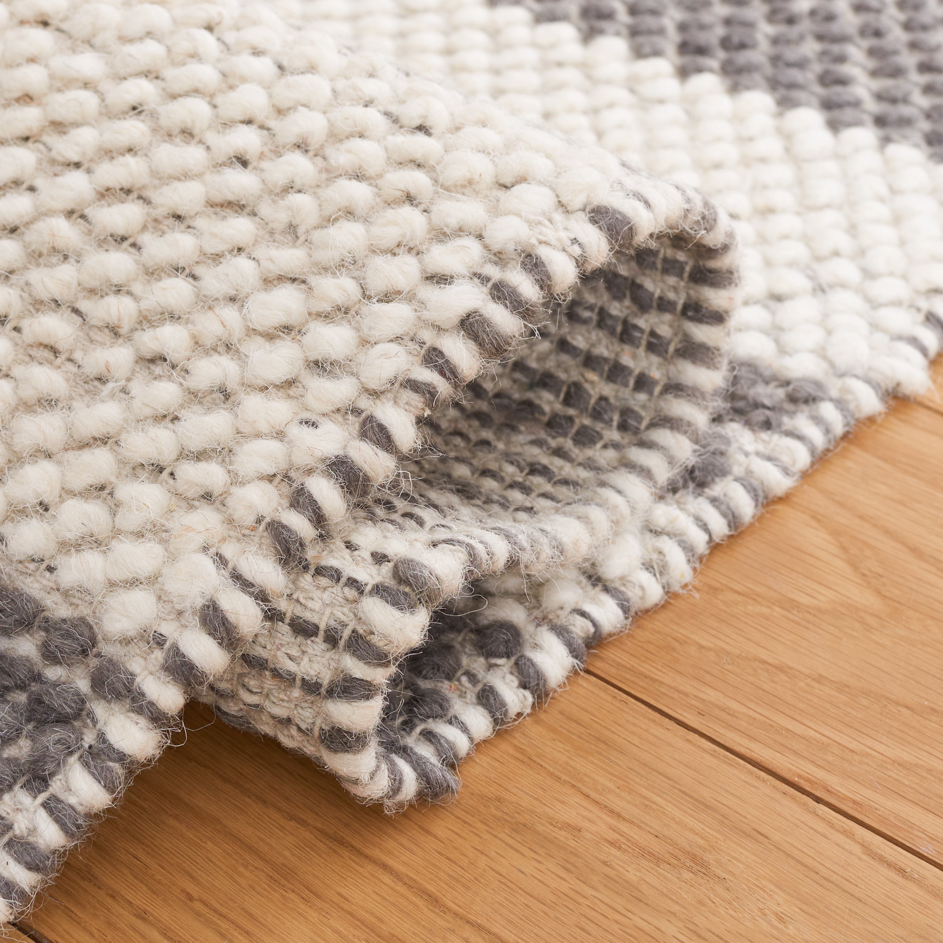 SAFAVIEH Natura Qendro Striped Area Rug, Ivory/Dark Grey, 3' x 5'