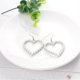thumbnail image 5 of Pendiente de aro grande colgante con perla blanca y negra con pasador de acero inoxidable, pendientes de aro grandes para mujeres y niñas, joyería L2: gancho de corazón de plata -, 5 of 5