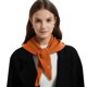 thumbnail image 1 of Bufanda triangular de lana merino ACUSHLA – Naranja, 1 of 6