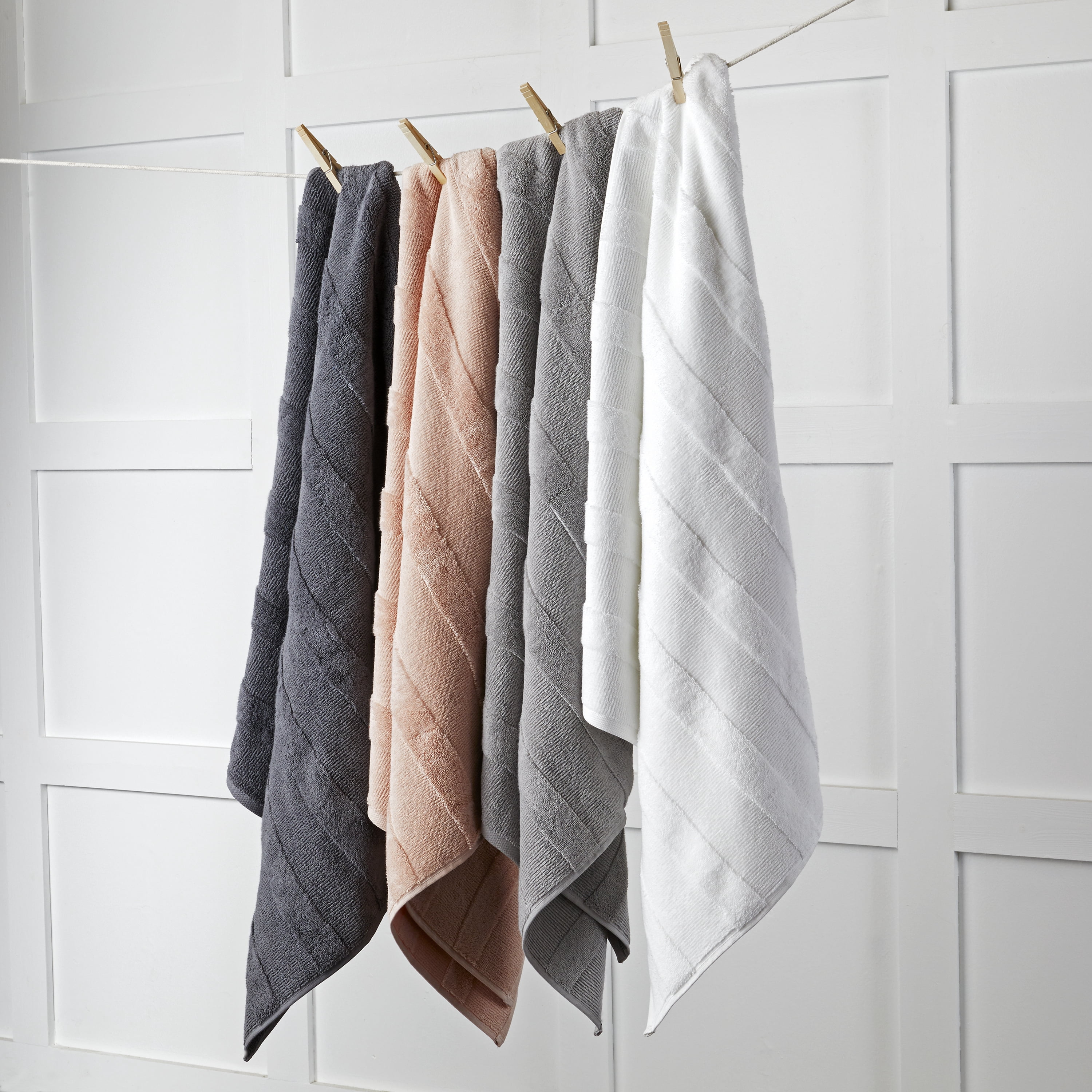 SKL Home Efrie Cotton Bath Towel, Gray, 28" x 54"