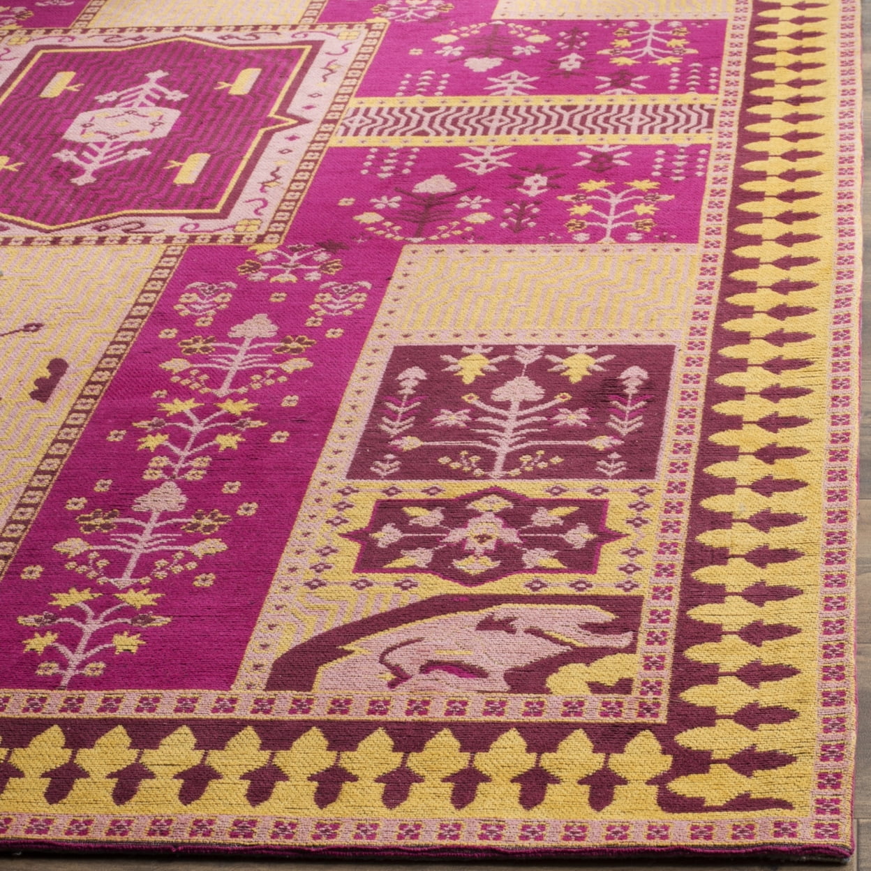 SAFAVIEH Classic Vintage Seanna Geometric Bordered Cotton Area Rug, Fuchsia/Gold, 4' x 6'