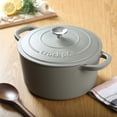 thumbnail image 4 of Olla holandesa redonda de hierro fundido Crock Pot Artisan de 5 cuartos con tapa - Verde mate, 4 of 5