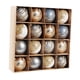 thumbnail image 1 of Juego de 16 bolas navideñas irrompibles para decorar el árbol de Navidad. Azul y blanco, 1 of 9