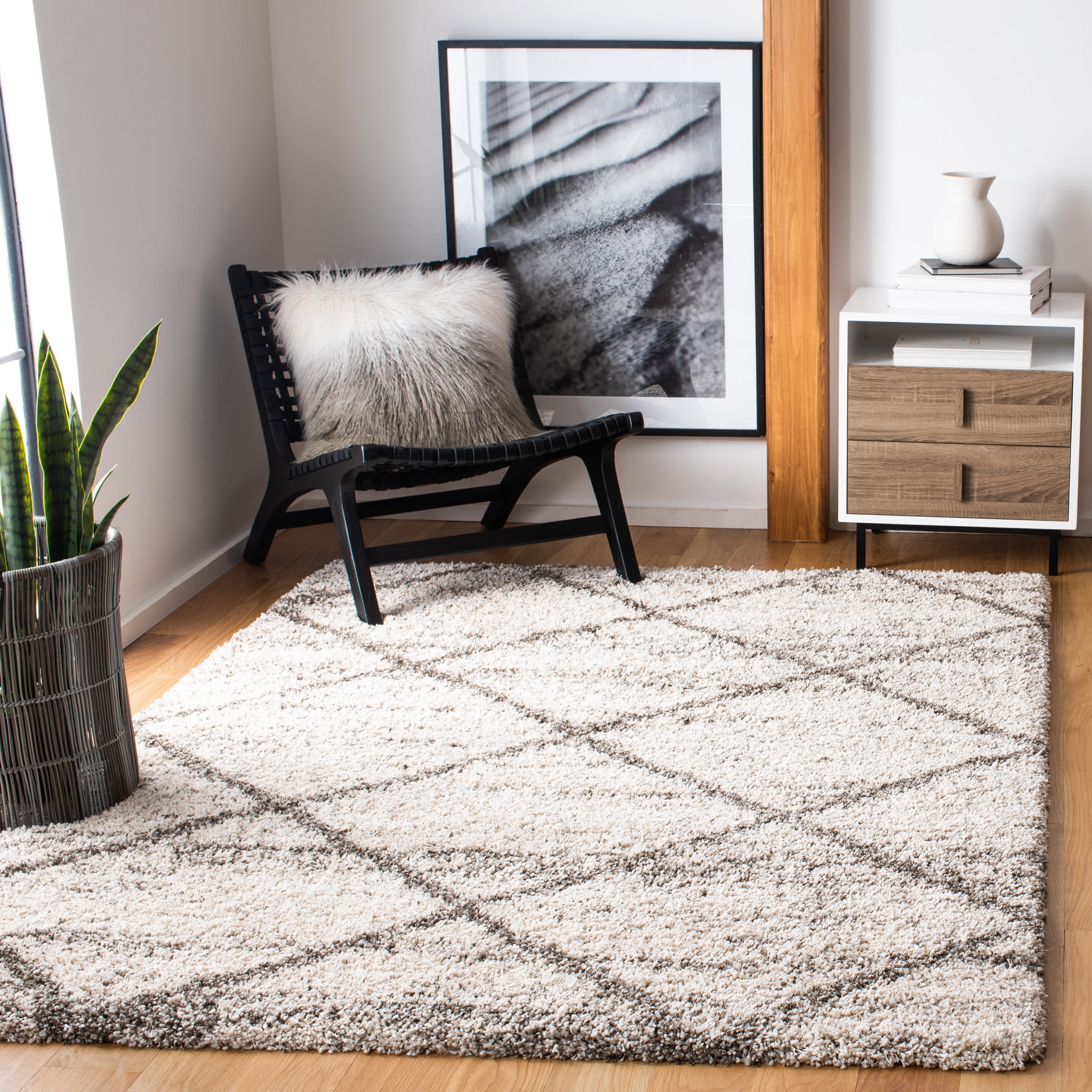 SAFAVIEH Hudson Amias Plush Geometric Shag Area Rug, Grey/Beige, 5'1" x 7'6"