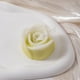 thumbnail image 4 of Juego de regalo de velas de flores de aromaterapia de rosas para la decoración del hogar y la decoración de bodas, elegantes velas perfumadas relajantes, quemaduras duraderas, alivio del estrés, 4 of 7