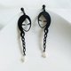 thumbnail image 5 of Pendientes colgantes shaofei con diseño de cara abstracta estilo VINTAGE negro con tachuelas huecas, 5 of 5