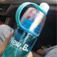 thumbnail image 2 of Botella térmica 2 en 1 con rociador y boquilla - 600ml, libre de BPA, diseño antiderrames y asa para transporte fácil - Ideal para ciclismo y deportes (colores disponibles), 2 of 6