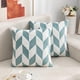 thumbnail image 5 of Fiudx Funda de Almohada de Terciopelo con Diseño de Copos de Nieve, Transpirable, Suave Al Tacto, con Estampado Geométrico, Elegante Decoración para El Hogar, Sofá de Oficina, Cojín de Noche, Cremall, 5 of 6