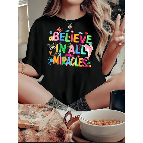 Camiseta Para Mujer De Verano Cuello Redondo1pc Women'S Casual Crew Neck T-Shirt with Colorful "Believe in All Miracles" Print, Polyester Knit Fabric, Animal Pattern, Medium Stretch, All-Season Comf