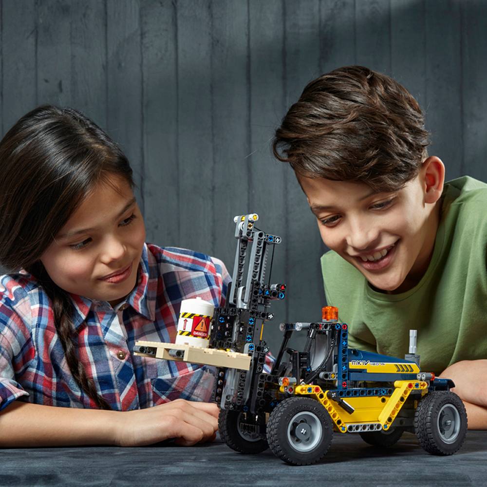 LEGO Technic Heavy Duty Forklift 42079 - image 3 of 7