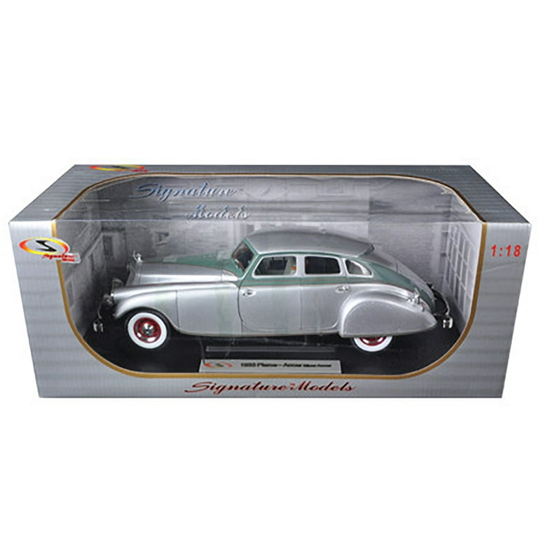 Signature Models Classic 1933 Pierce Arrow Silver 1/18 Scale