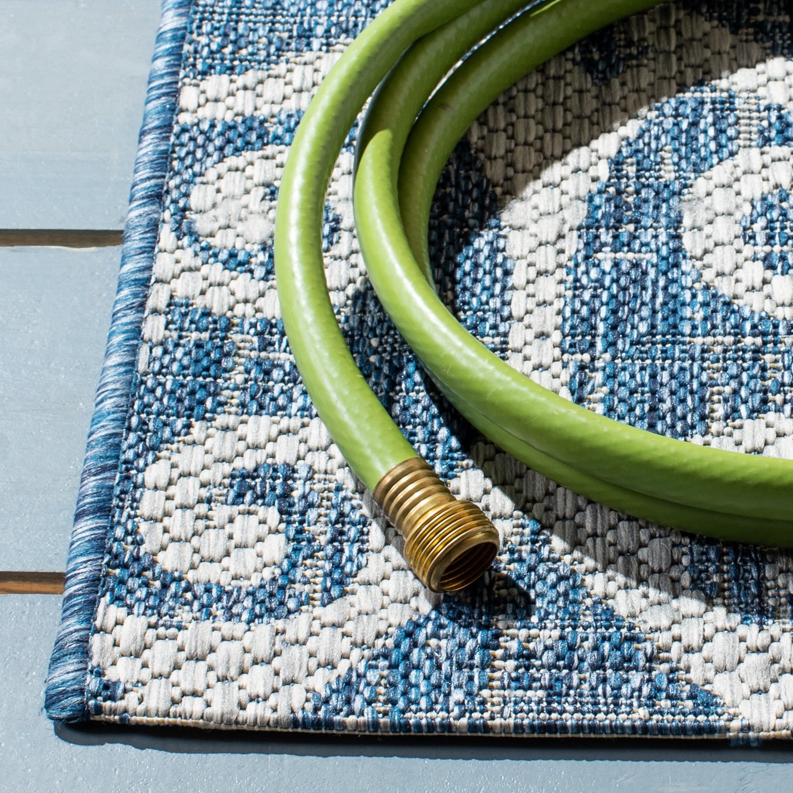 SAFAVIEH Courtyard Caylee Botanical Indoor/Outdoor Area Rug, Navy/Grey, 5'5" x 7'7"